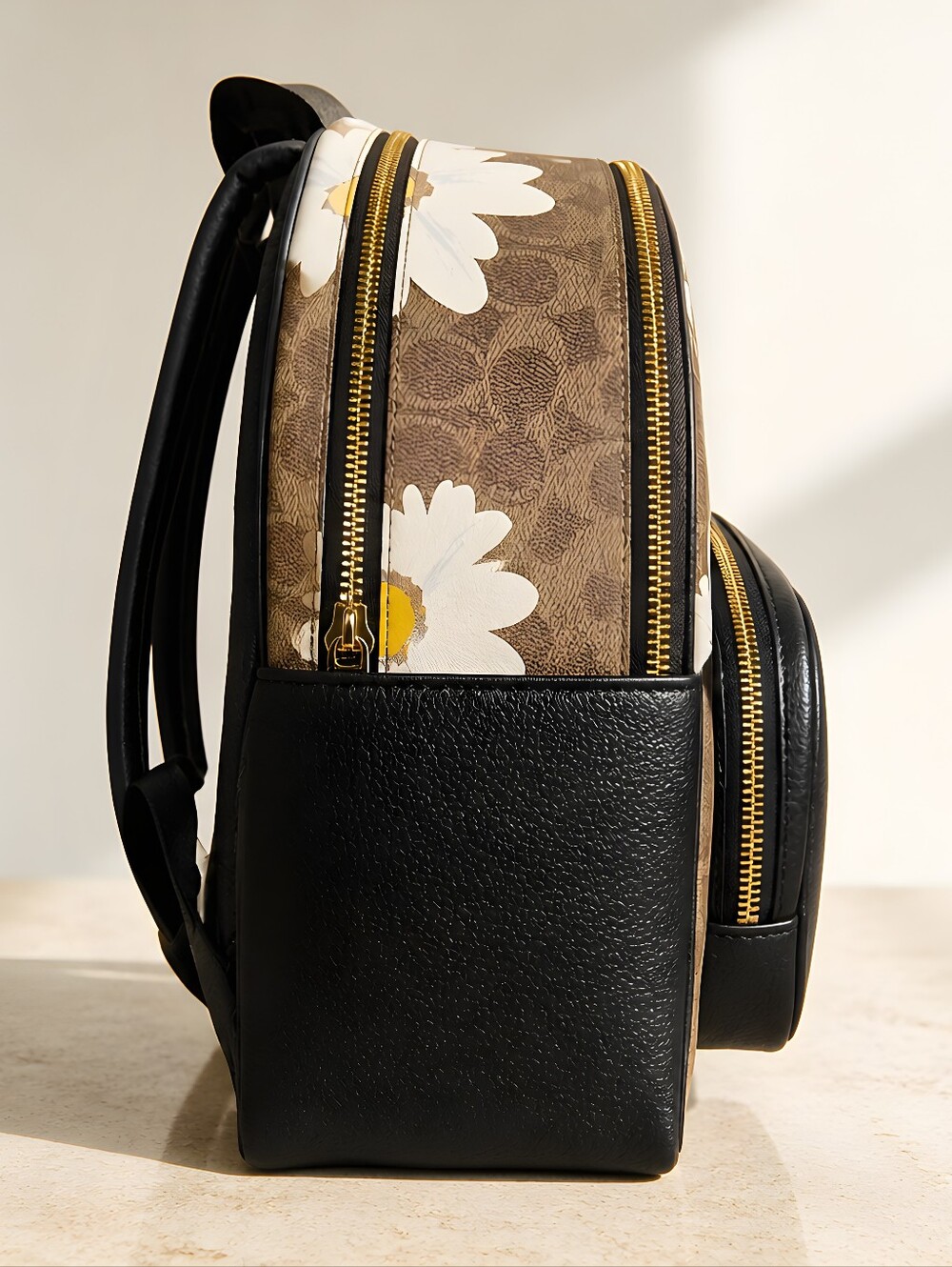 NWT - Coach Court Backpack in Signature Canvas with Daisy Print Year 2024 - Picture 5 of 15